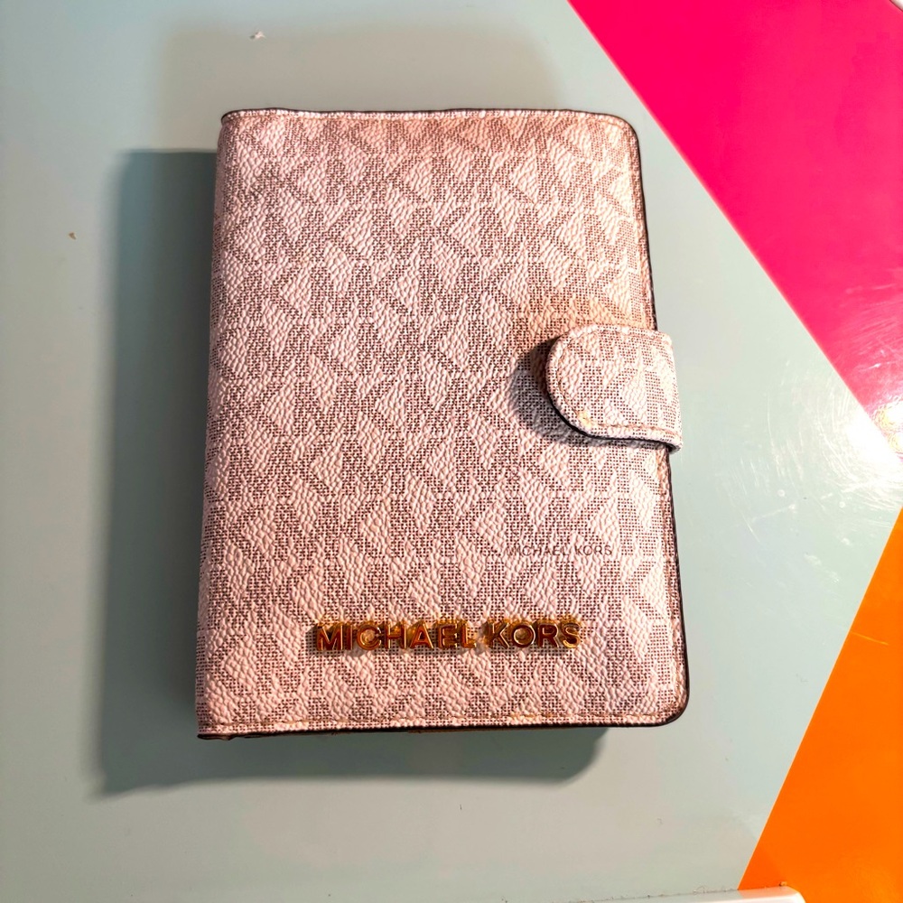 Michael Kors wallet GUC Tan/Ivory